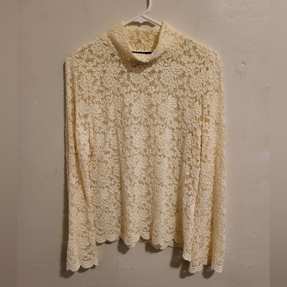 MetroStyle Lace Mock Neck Top (Size L)